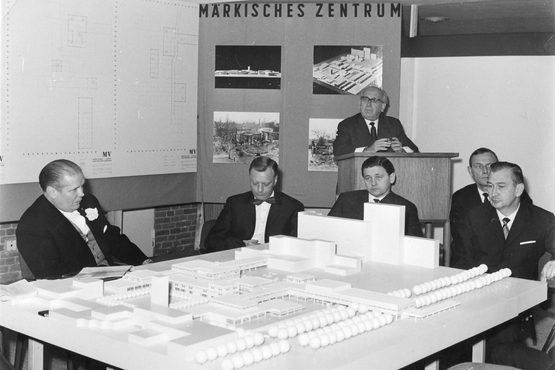 von Links: Konsul Limberg, Waldemar Poreike und Hans Bandel